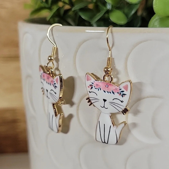 🔥LAST PAIR🔥 Flower Crown Cat Drop Earrings - Picture 5 of 6